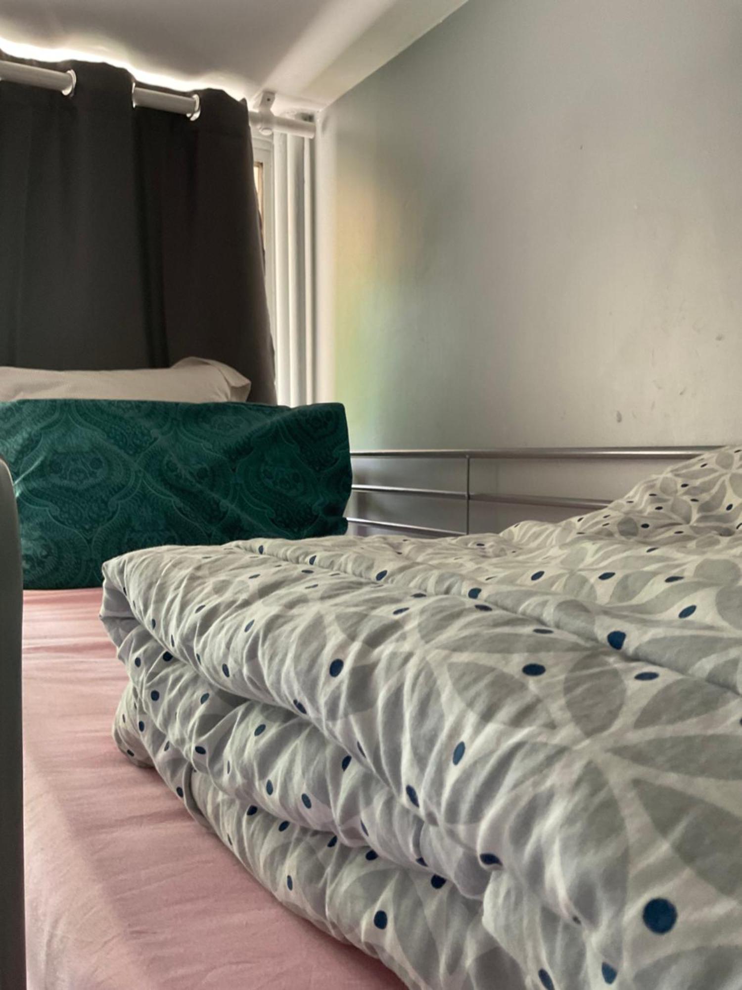 Female-Dortoir Femme -Dorm Shared Room Paris 博比尼 外观 照片